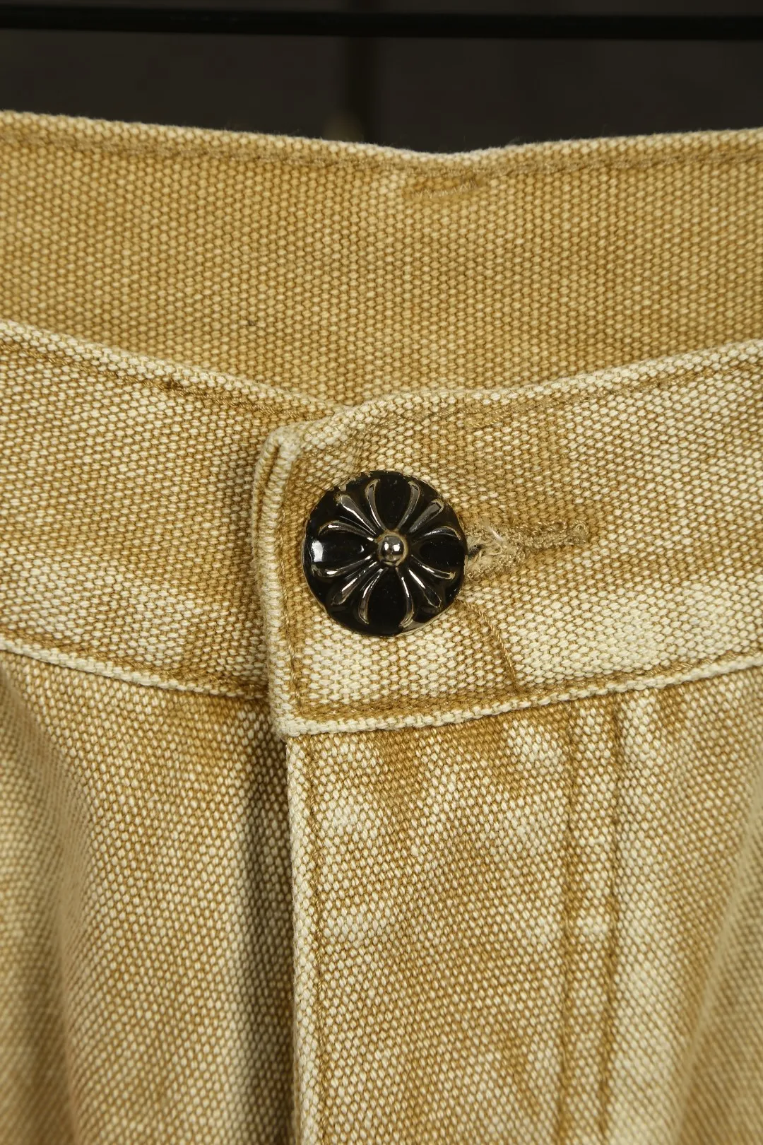 P240 Actual photo [High quality] Code: 25058# Color: Black/khaki Size: S/28 to Hearts (Cro Heart) new summer style, classic B01 version blessing, high version made of high-ounce custom fabrics, fermented and soft-fixed, soft and thick to wear, details are all hand-polished and made with craftsmanship, full-print jacquard fabric, unique design style, multiple processes to create a full retro feel, niche and unique non-colliding shirts, custom-made old spray-painted buttons, every detail is crafted with craftsmanship